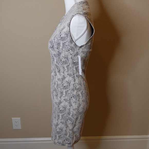 Bloomingdale's Aqua Sleeveless Black/Cream Print  Dress - Picture 4 of 8